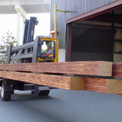 Combilift Seitenstapler mit Zinkenverstellung