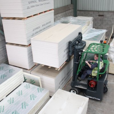 Combilift im Blockregallager